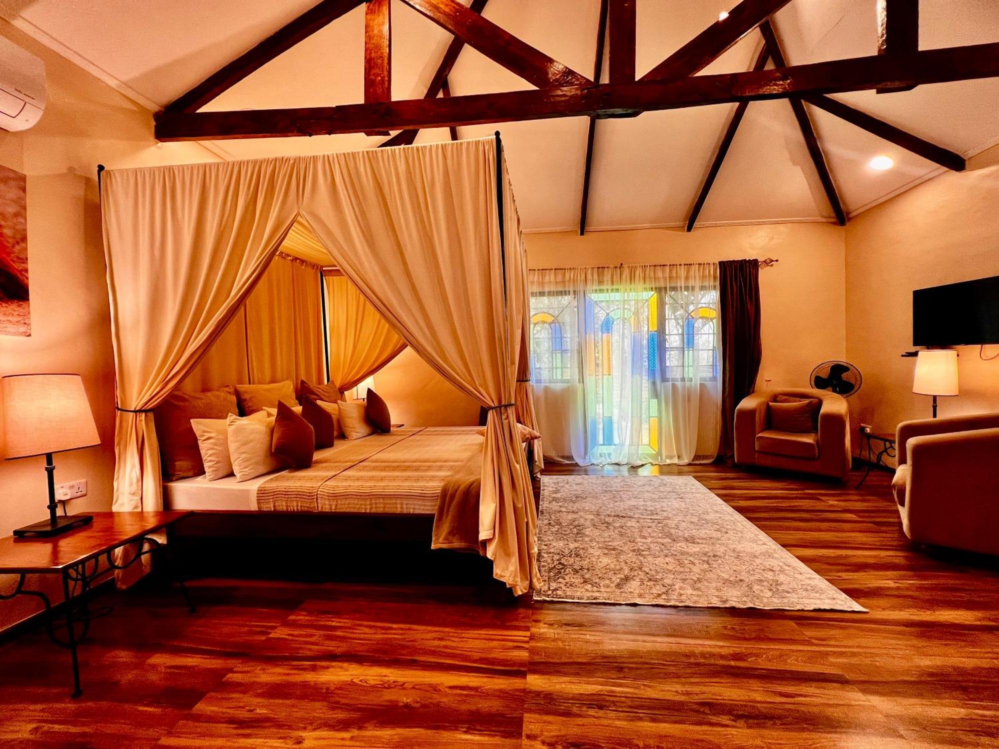 Pink Flamingo Boutique Hotel Moshi Ngoại thất bức ảnh